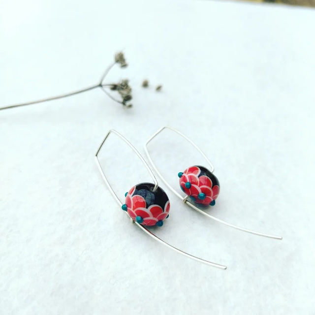 Boucles d&#039;oreilles pivoines rouges