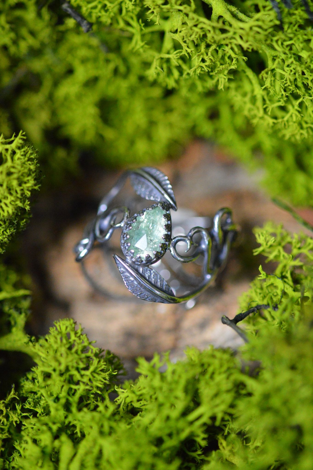 Bague Elfique - Cyanite verte T53 à 59, feuilles simples