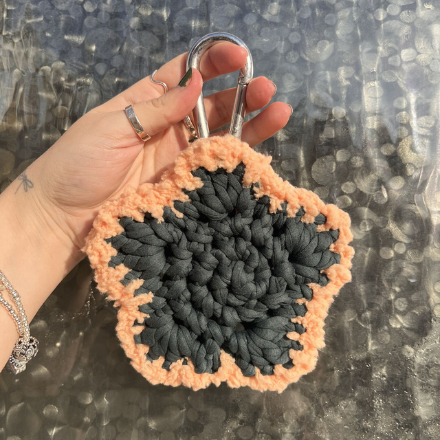 Khaki Green and Peach T-shirt Star Carabiner