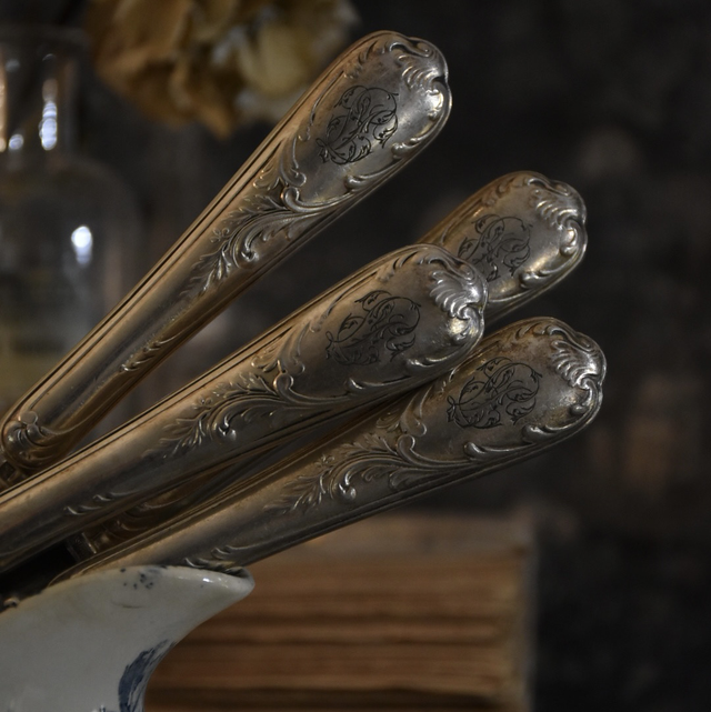 Quatre Couteaux Anciens en Métal Argenté - Christofle Paris, avant 1935