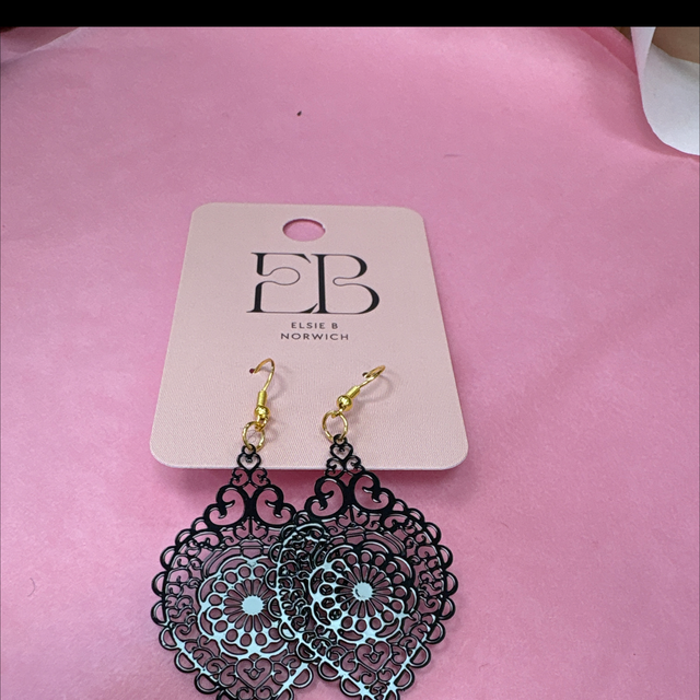 Black metal lace earrings with gold hook