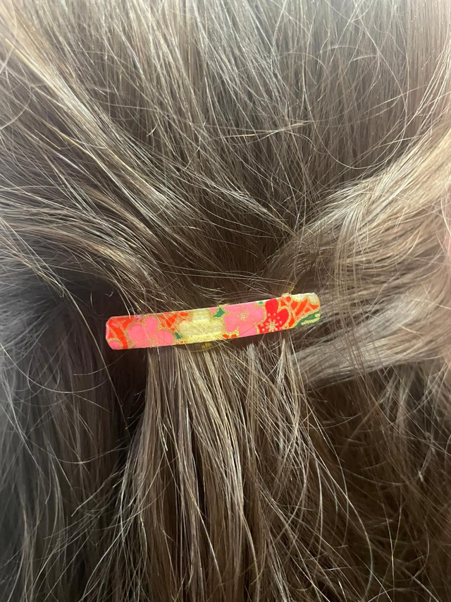 Petite Barrette en Papier Japonais – Élégance et Lumière