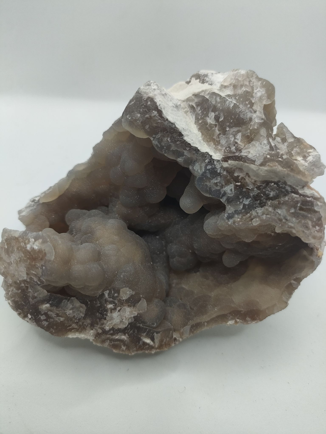 DEMI GEODE DE CALCEDOINE NOIR 440gr