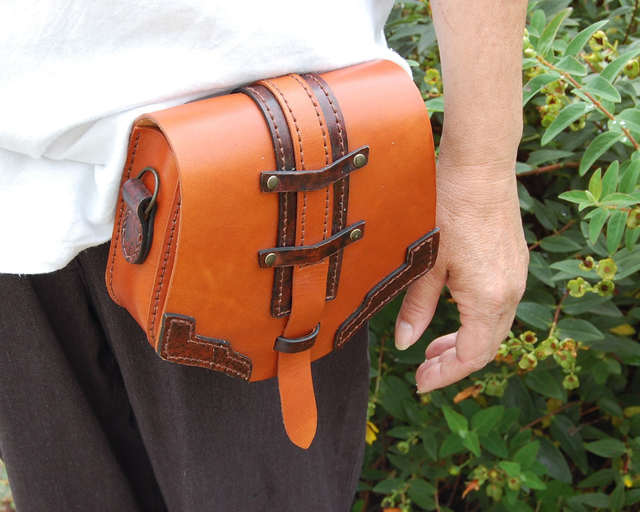 Pochette de ceinture cuir  trapézoidale