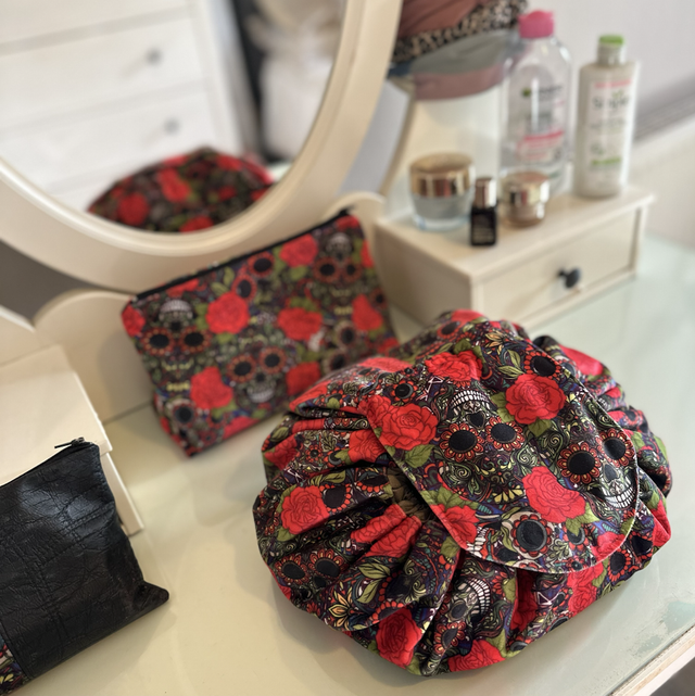 Handmade "Skulls &amp; roses" folding make up bag