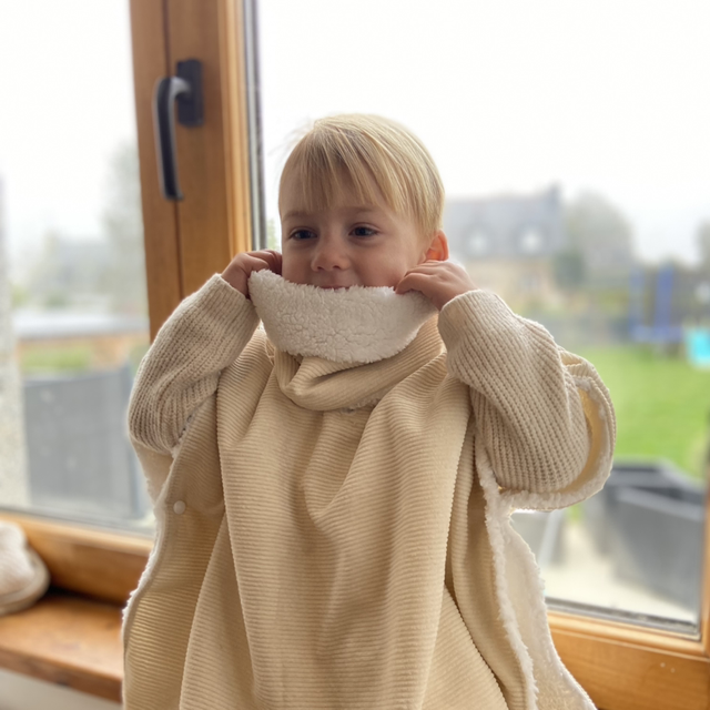 Tour de cou velours beige / moumoute blanche enfant 