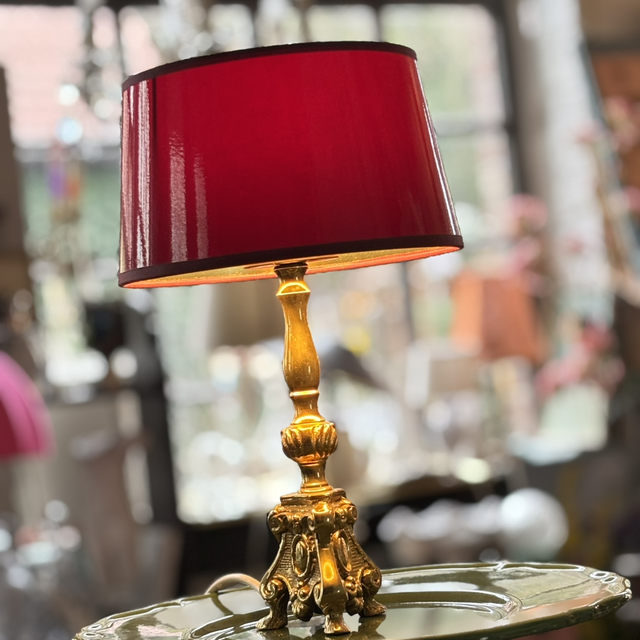 Tischleuchte Gold mir rotem Lackschirm
