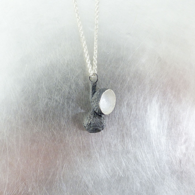 Anhänger mit 2 Eichenkäppchen Silber geschwärzt