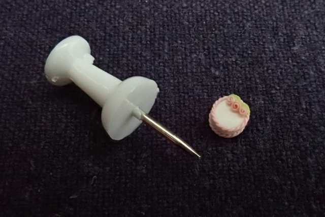 Cake - White and Pink (1/48th scale)