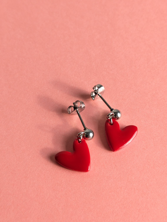 Boucles d&#039;oreilles cœurs rouges