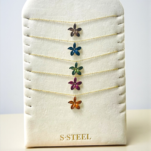 Collier fleurs colorées 