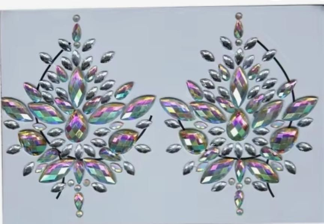 892- Bijoux peau seins