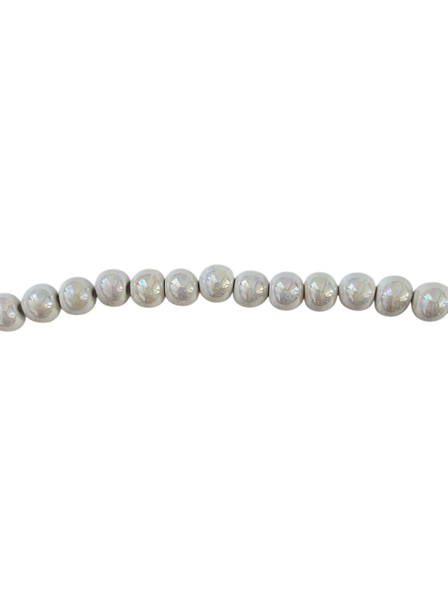 Perles en faïence blanches nacrée sur fil, semi-rondes 0,7 mm x 50 pc