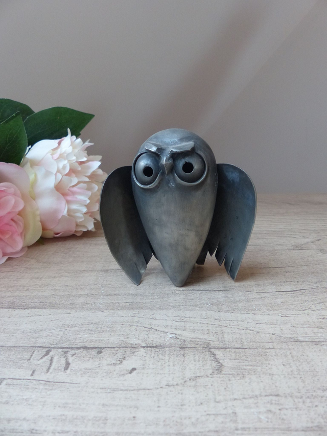 Statuette Chouette Fantôme en Étain Véritable – Figurine Sculptée à la Main Michel Laude, Miniature de Collection Unique, Cadeau Décoration