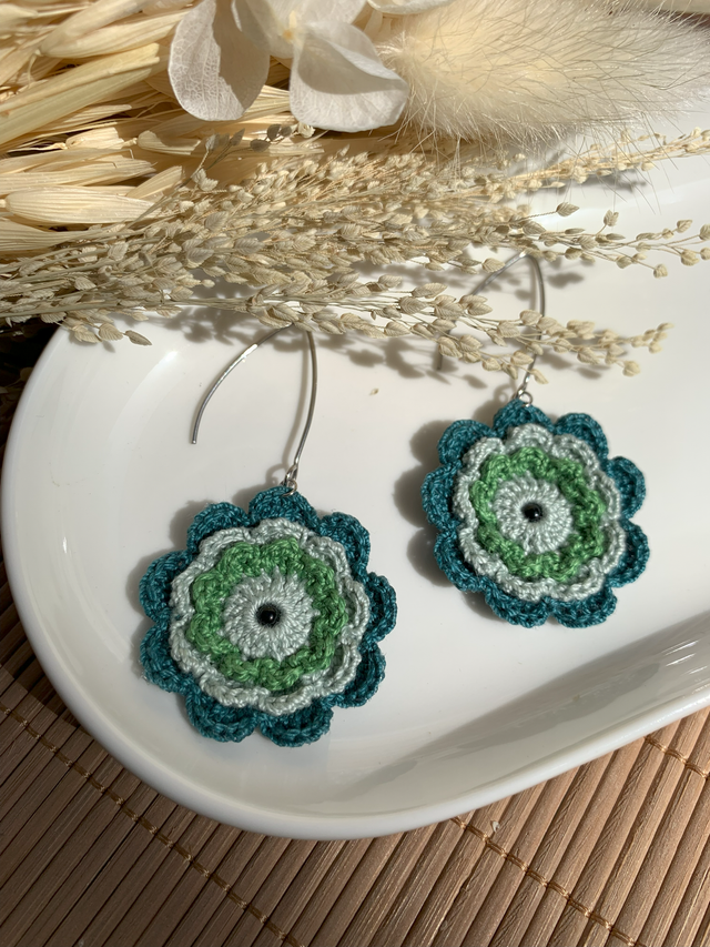 Boucles d’oreilles fleurs Corolles ~ L ~ Vert / Bleu