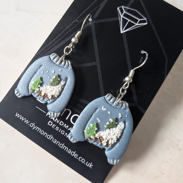  Christmas Sweater - Snowy scene