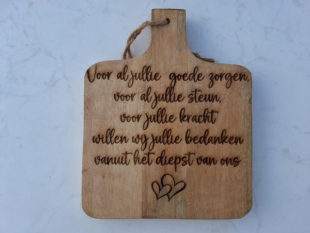 Mangohouten Borrelplank met de tekst,  Bedankt voor alle goede zorgen (Uitverkoop)