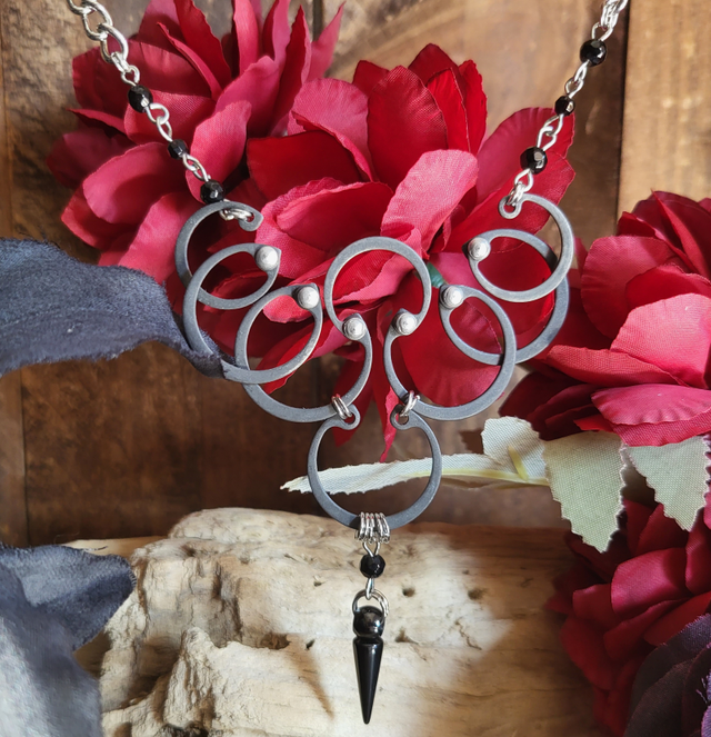 Collier "Rosace d'Acier"