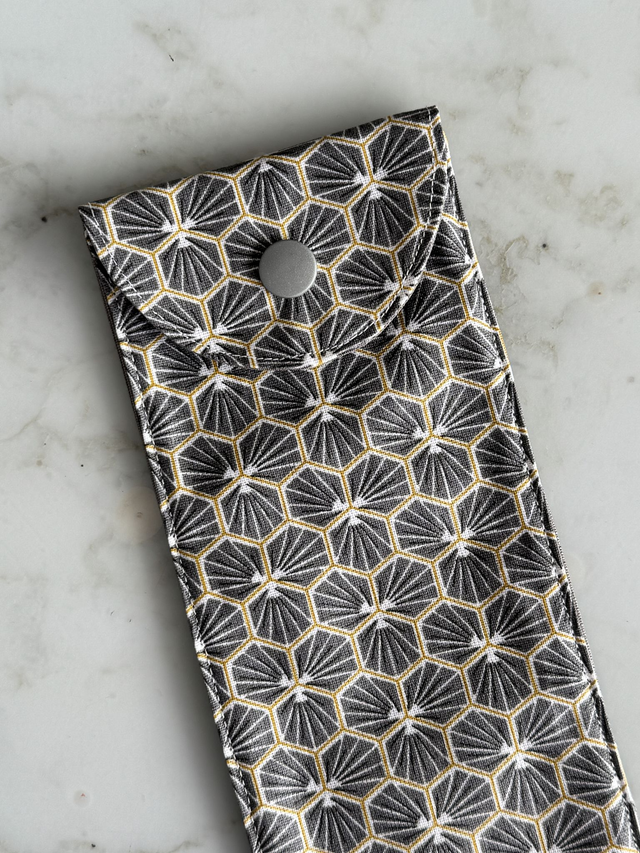 Étui à brosse à dents / ou à couverts