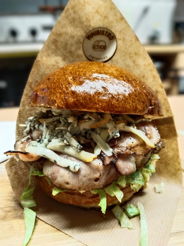 Bacon burger s nivou