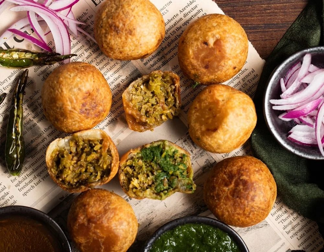 Matar Kachori (2 Pcs) – Green Pea Stuffed Pastry