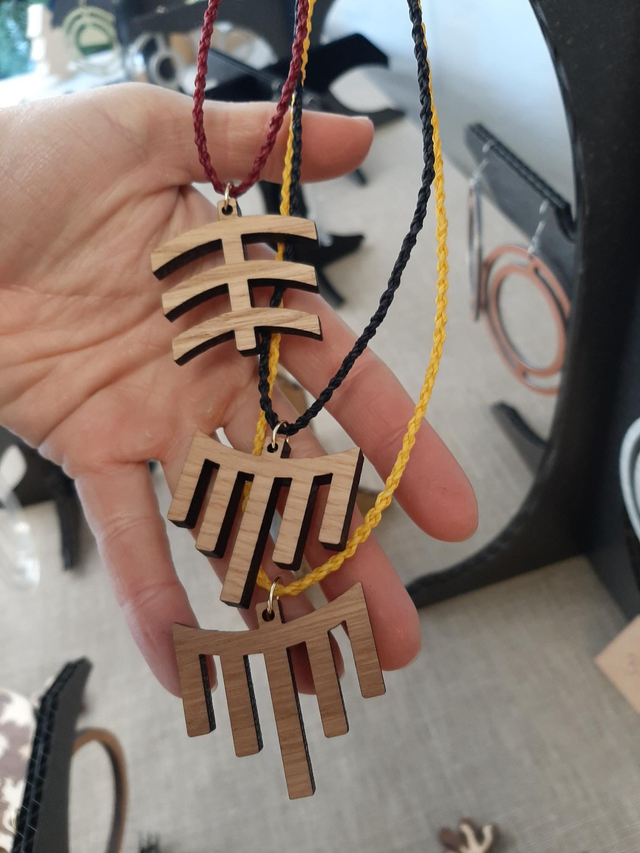 Collier chaîne dorée avec pendentif - Collection Apu