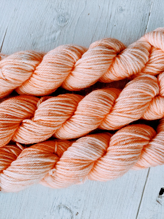 Mini Skein Apricot  4ply 20g/80m