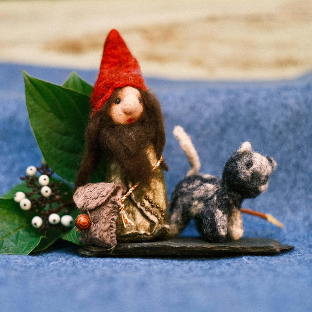 3. Nykštukas su draugu katinėliu