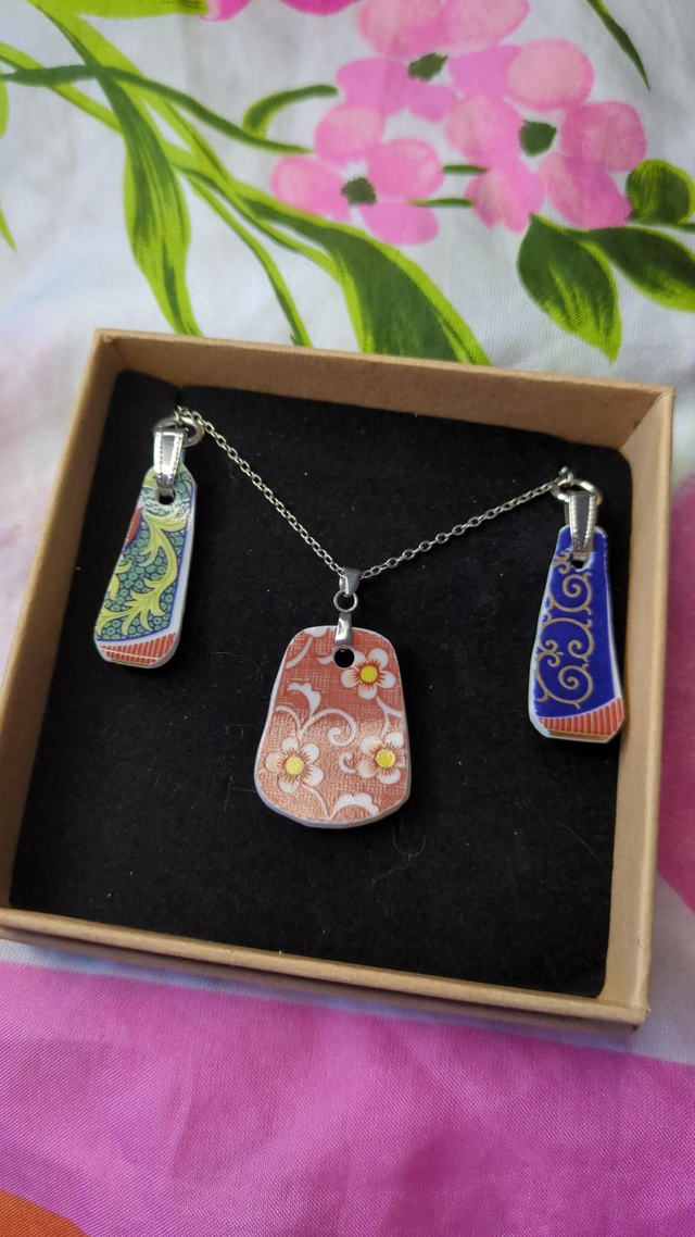 Earrings and necklace set 