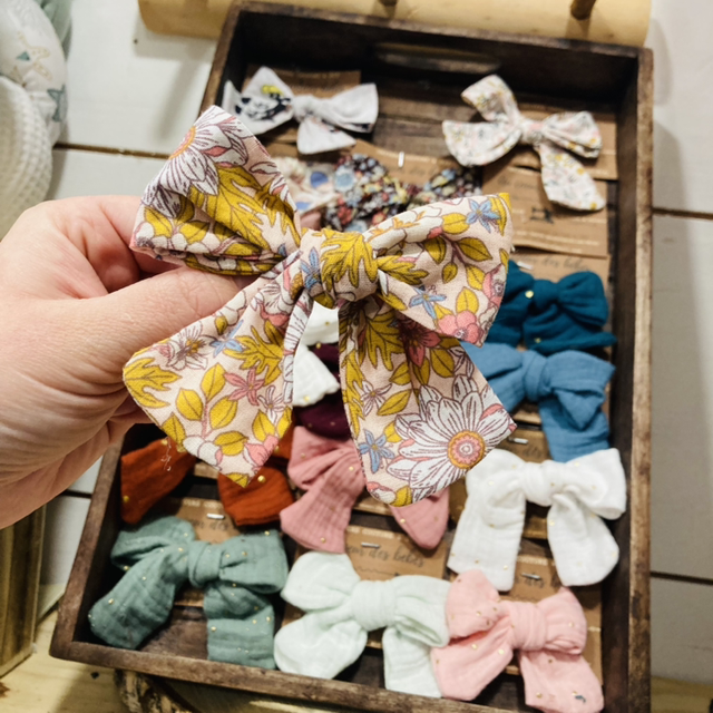 Ruban Noeud barrette fleuris moutarde