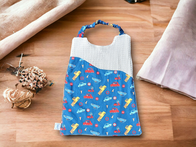 Serviette de cantine ajustable bi- matière motif Voitures