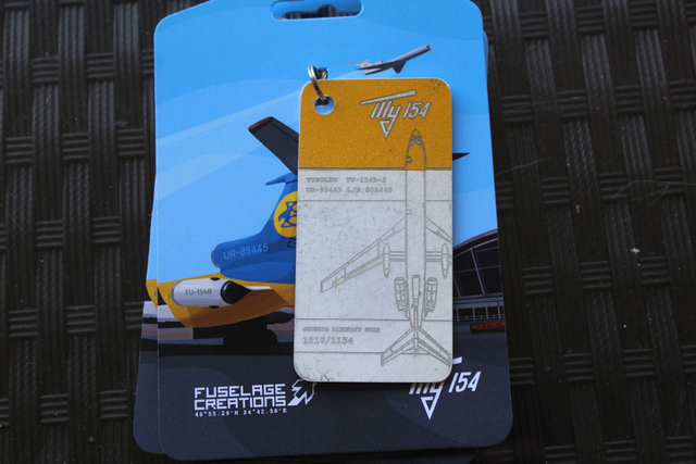 Ukrainian TU-154B-2 (UR85445) yellow/white, Keyring/ Aviationtag/ Fuselage
