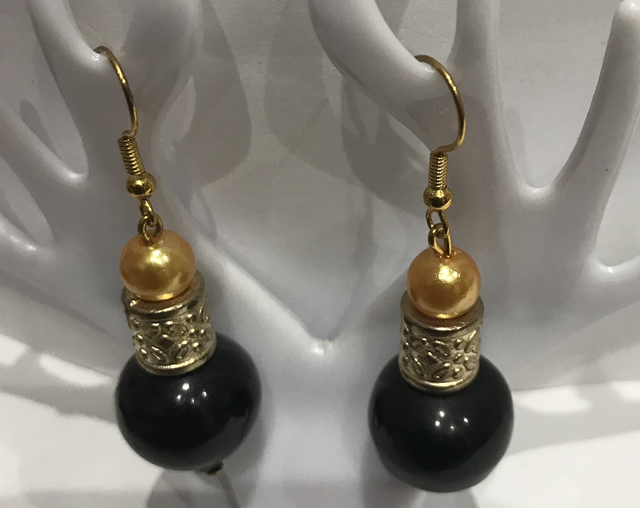 Black Dangling Earrings-BDE644