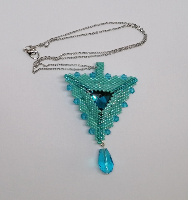 COLLIER PENDENTIF TRIANGLE
