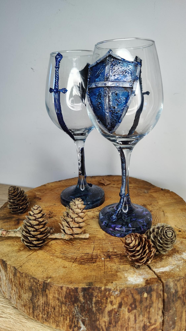 Duo de Verres à vin Fantasy medieval bouclier &amp; épées