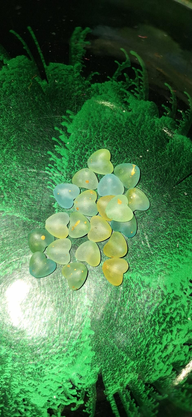 Acrylic hearts green mix