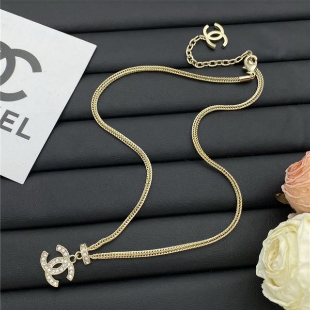 Collier CH