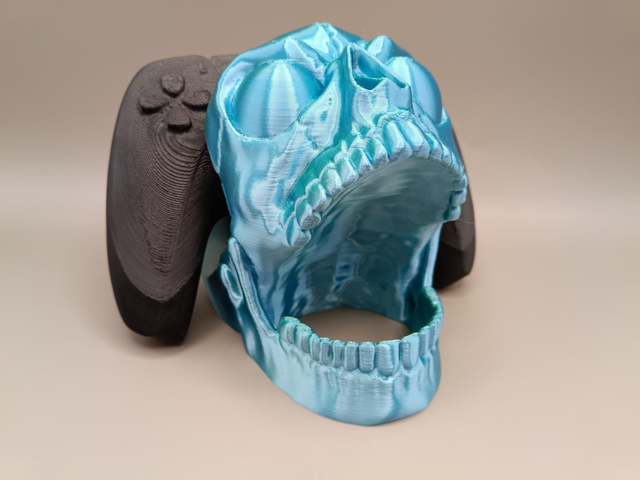 Screaming skull PS5/XBox controller stand 