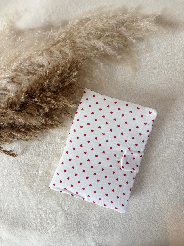 Protège carnet de santé cœur rouge