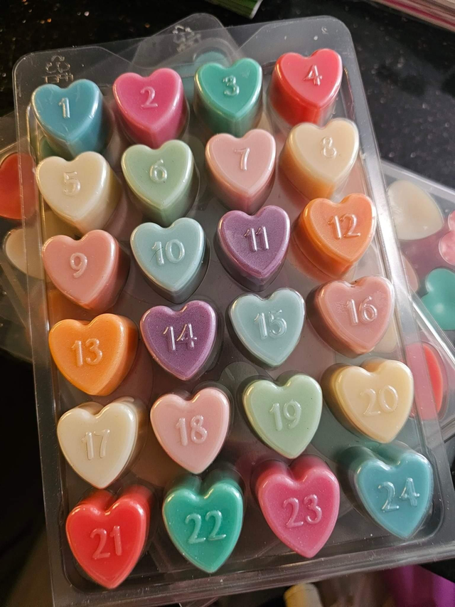 24 Door Advent Calendar - Mixed Scents 