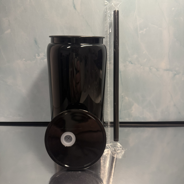 Trinkbecher mit Strohhalm schwarz