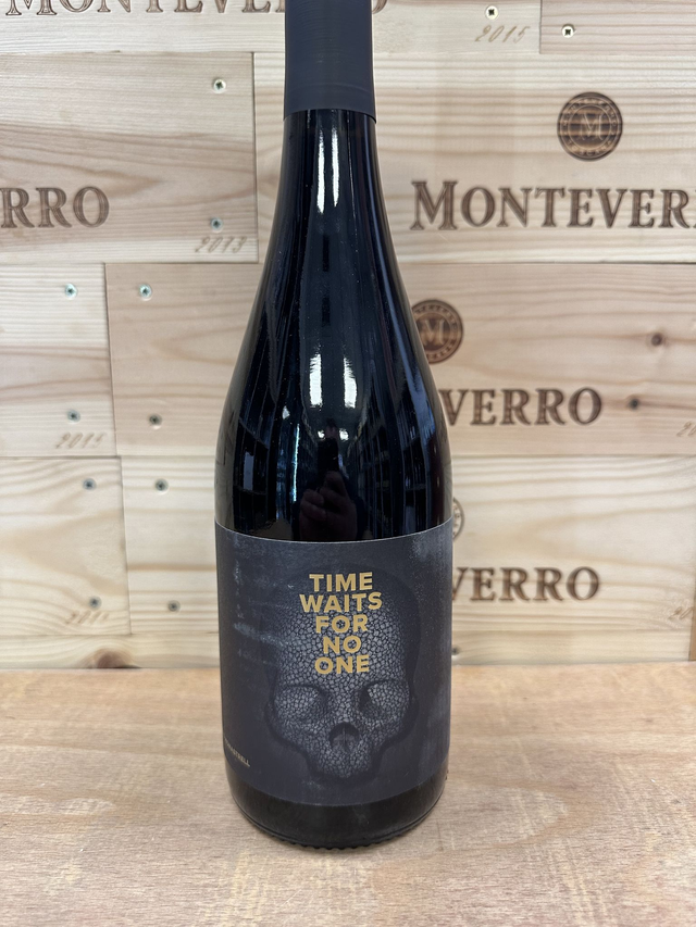 Finca Bacara, Time waits for no one, Black Skull