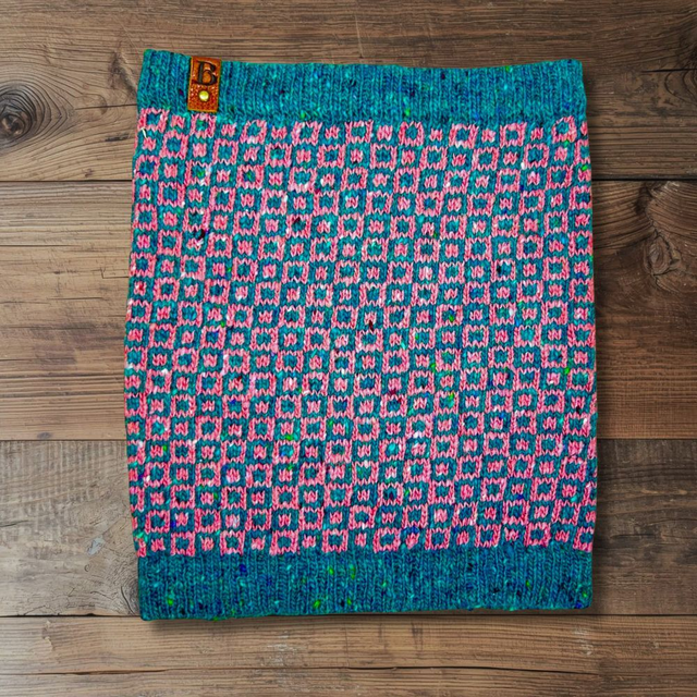 Soft Merino Wool Handmade Snood / Neck Warmer (Colour: Saltwater Taffy)