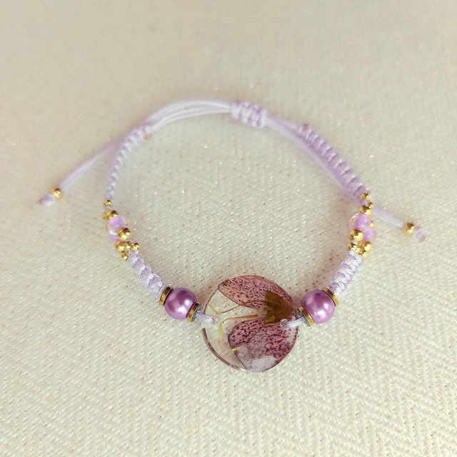 Bracelet "Mixity Hellébores" micro macramé parme perlé &amp; d' Hellébores 