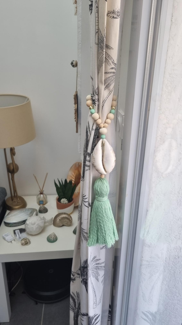 Embrasse coquillage tigris pompon vert d'eau