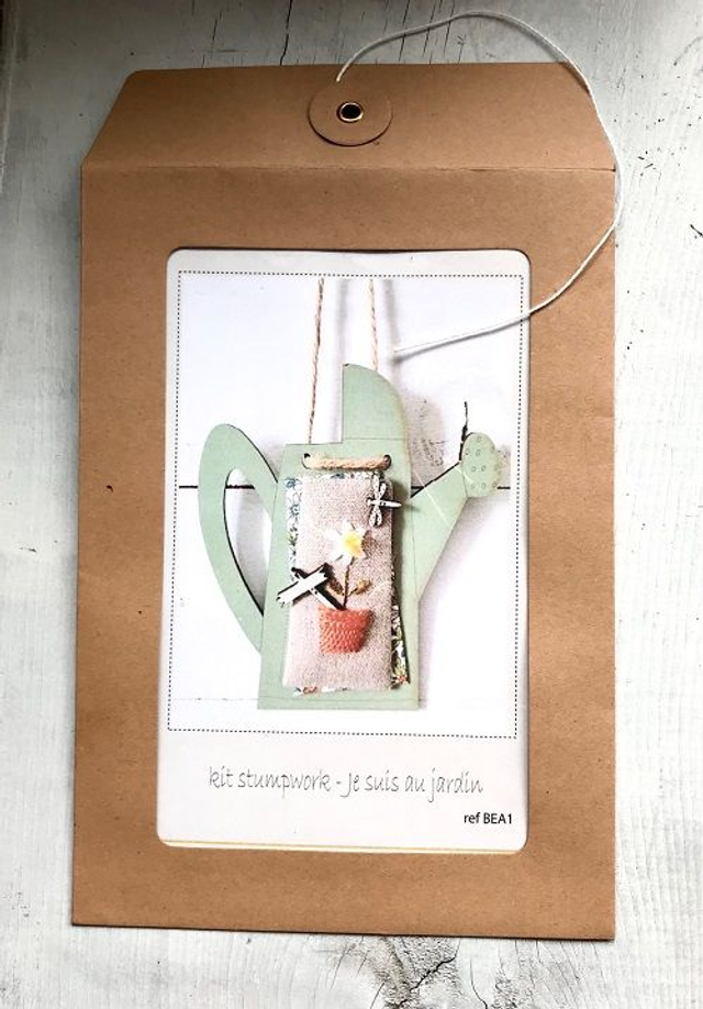 kit de Stumpwork "Arrosoir et pot"