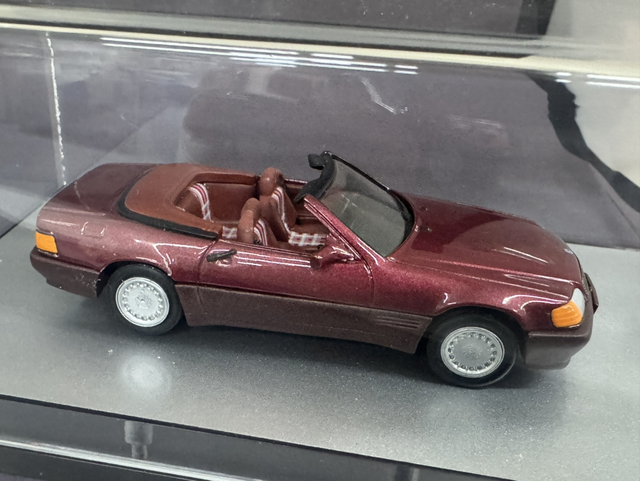 Mercedes Benz 500 SL R129 1:43 Factory Built Modell von AMR mit Plexi Box