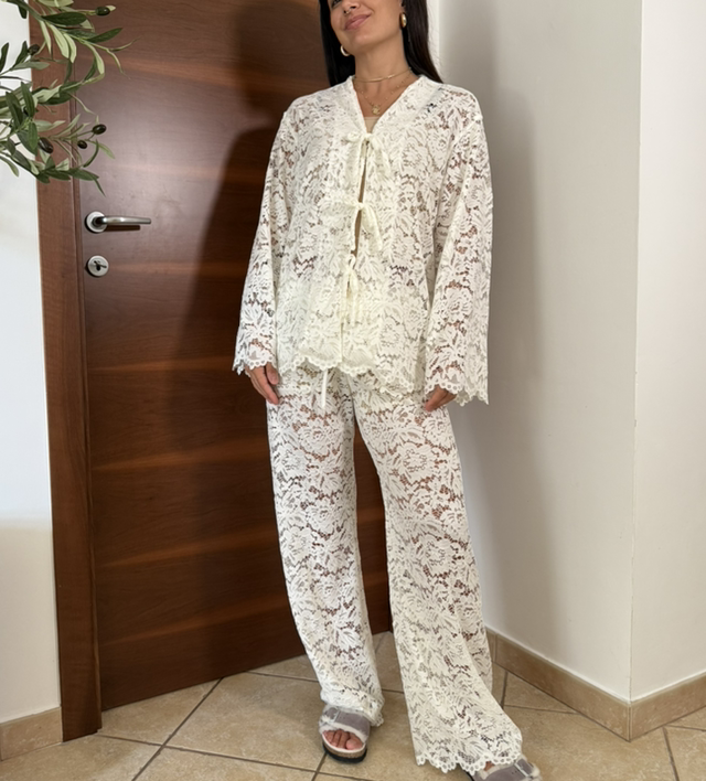 Pigiama in pizzo latte 