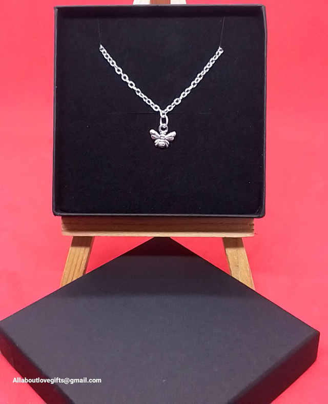 Bracelet Beautifully Hand Crafted with Exquisite Design.