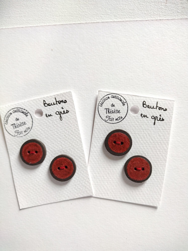 Bouton grès noir, centre rouge 